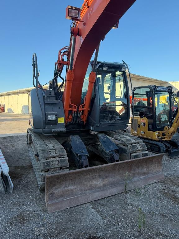 Hitachi ZX135US-3 Photo 3