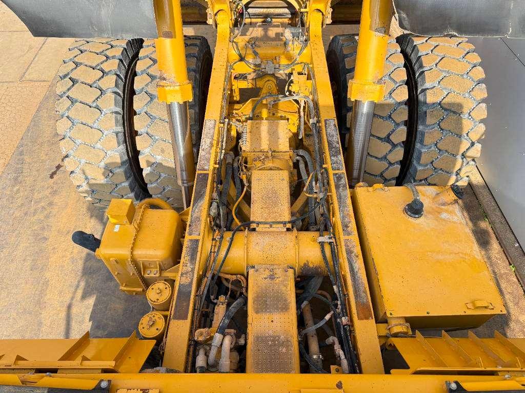 Caterpillar 775F - German Machine / Auto Greasing Photo 24