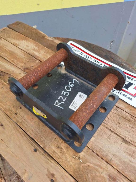 S30 for 2 ton excavators Attachment plate Photo 4