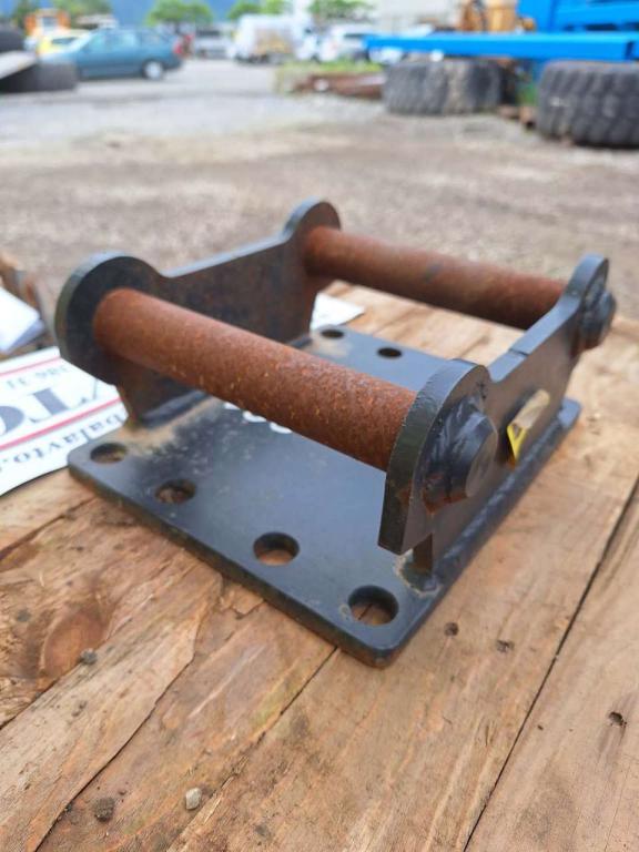S30 for 2 ton excavators Attachment plate Photo 6