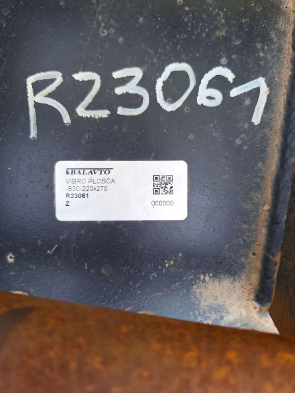 S30 for 2 ton excavators Attachment plate Photo 8