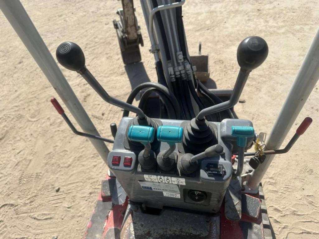Takeuchi TB 108 3 buckets Photo 30