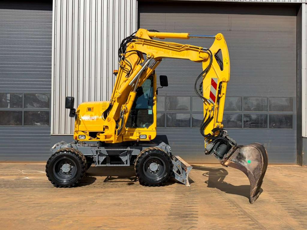 Takeuchi TB295W-1 Photo 10
