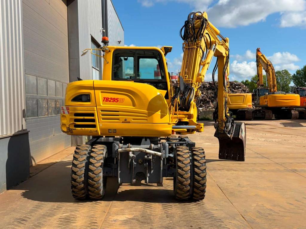 Takeuchi TB295W-1 Photo 8
