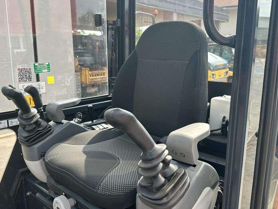Hitachi ZX19-6 CR Photo 13