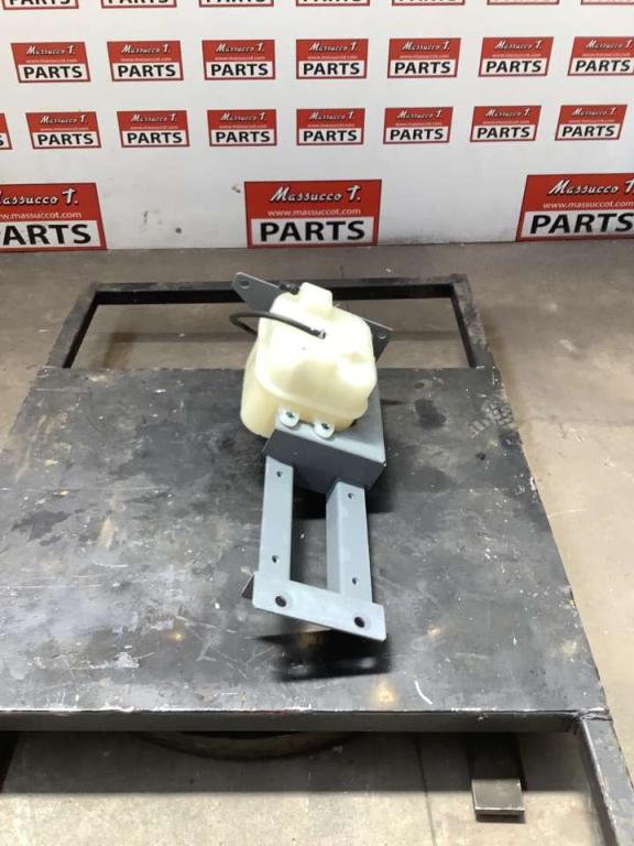 Réservoir d'eau pour Hitachi ZX 135US -7 Photo 2