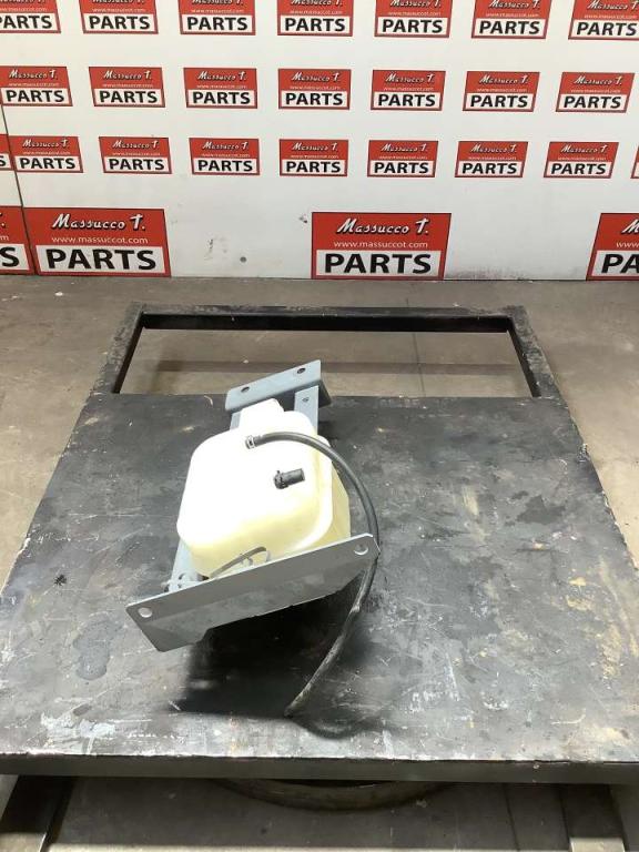 Réservoir d'eau pour Hitachi ZX 135US -7 Photo 4