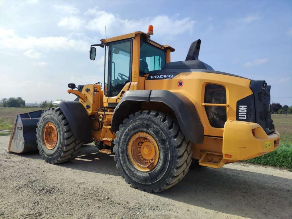 Volvo L110H Photo 2