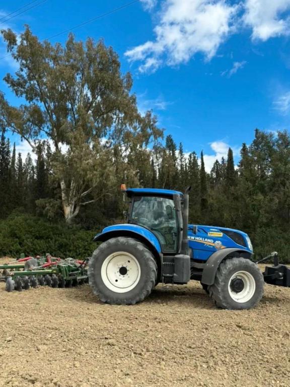 New Holland T 7.225 Photo 1