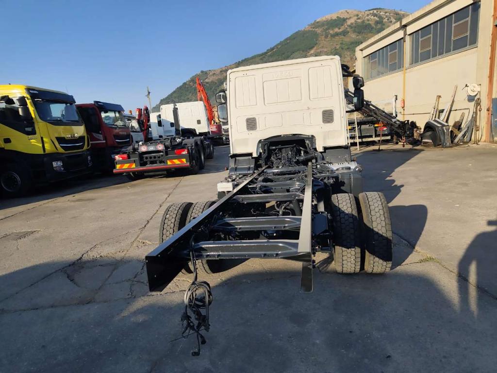 Iveco EUROCARGO 100E18 Photo 16