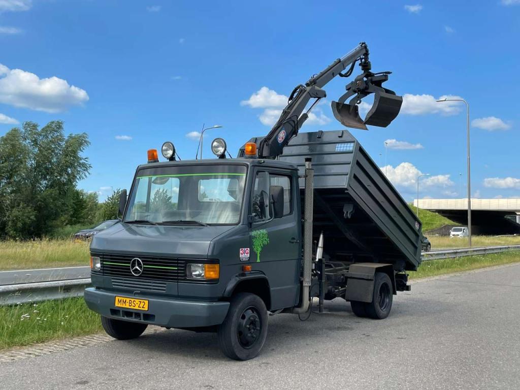 Mercedes-Benz 4x2 809D Photo 1