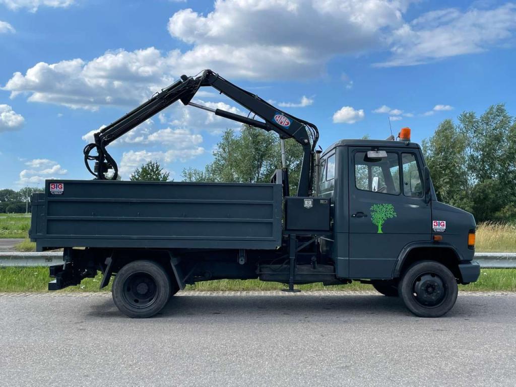 Mercedes-Benz 4x2 809D Photo 10