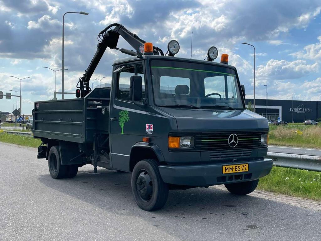 Mercedes-Benz 4x2 809D Photo 11