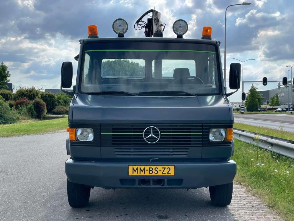 Mercedes-Benz 4x2 809D Photo 12