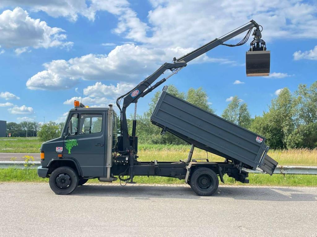 Mercedes-Benz 4x2 809D Photo 3
