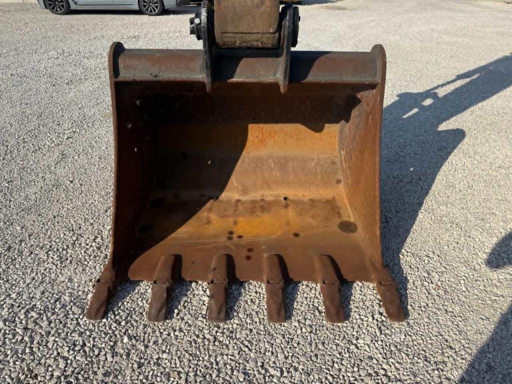 New Holland E215 Photo 11