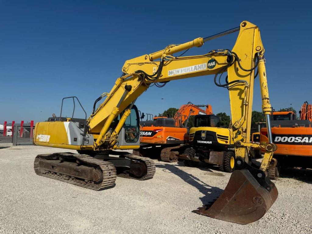 New Holland E215 Photo 2