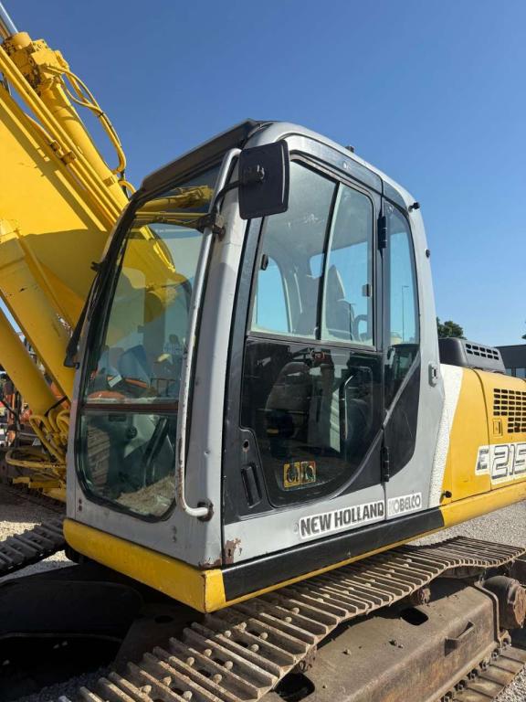 New Holland E215 Photo 5