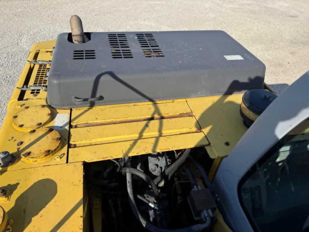 New Holland E215 Photo 7