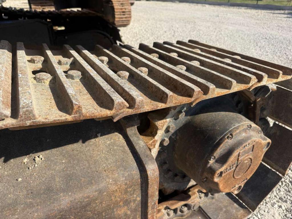 New Holland E215 Photo 8