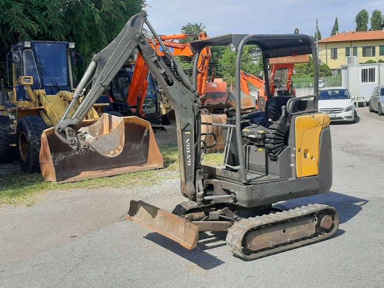 Volvo EC18 Photo 1