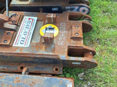 S2 for 25-32 ton excavators Attachment plate en vente par Balavto