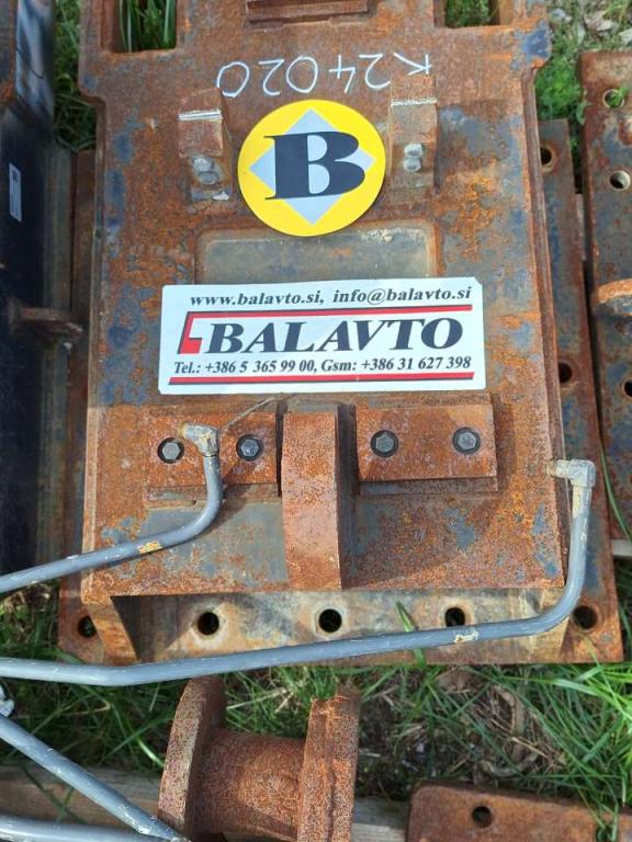 S2 for 25-32 ton excavators Attachment plate Photo 2