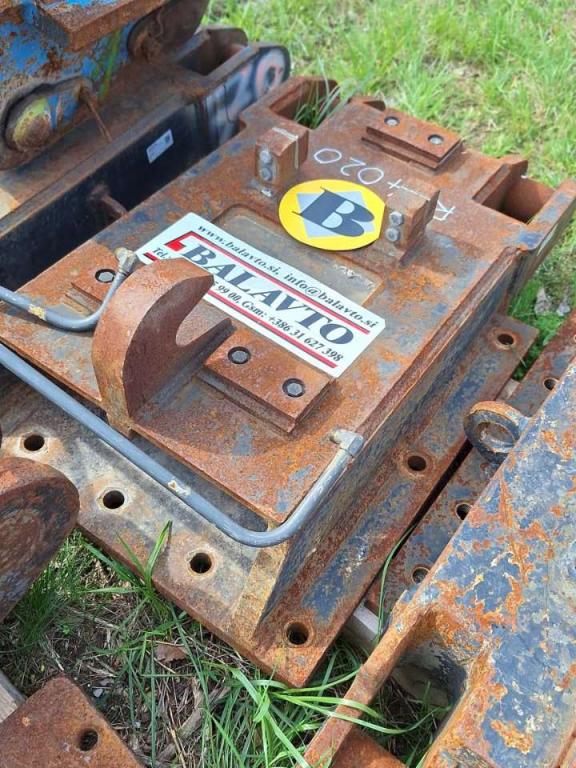 S2 for 25-32 ton excavators Attachment plate Photo 3