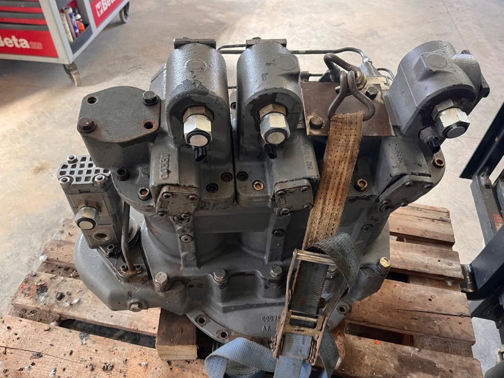 Hitachi HPV 145JX-28 Photo 3