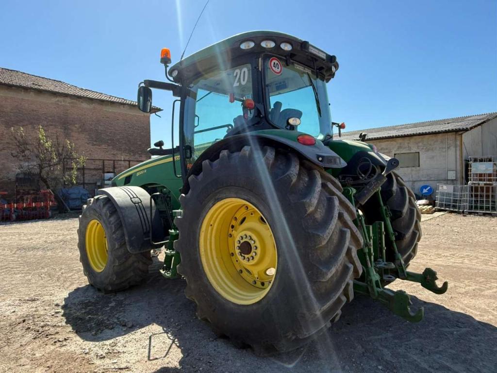 John Deere 8320R Photo 2