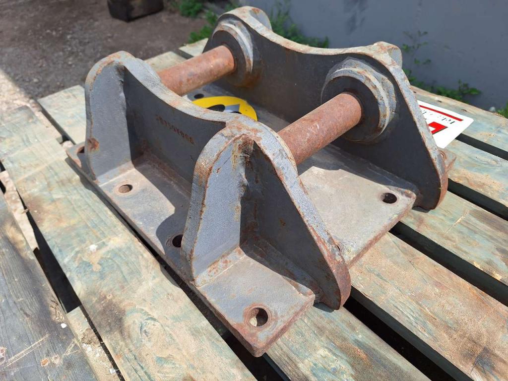 UNI45 for 5-12 ton excavators Attachment plate Photo 6