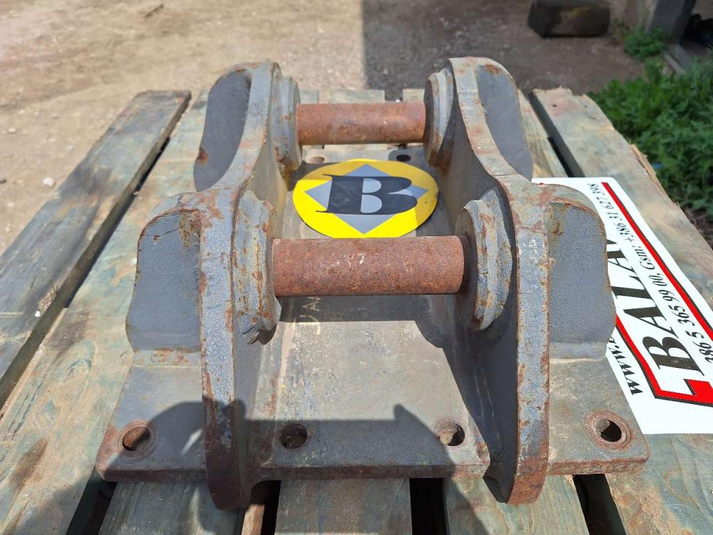 UNI45 for 5-12 ton excavators Attachment plate Photo 7