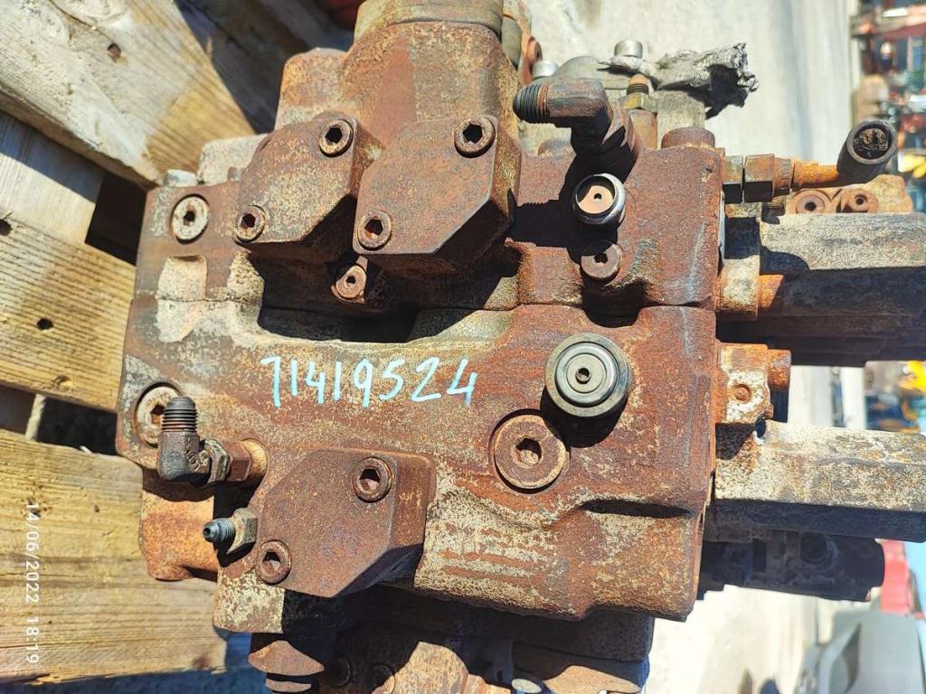 Fiat Kobelco EX235 Photo 17