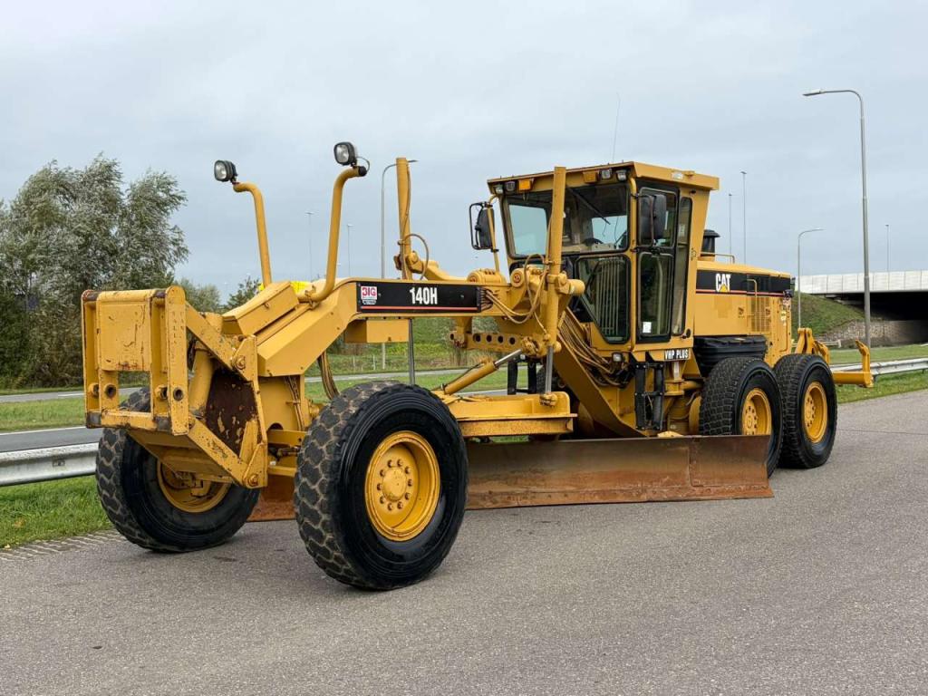 Caterpillar 140H Photo 2