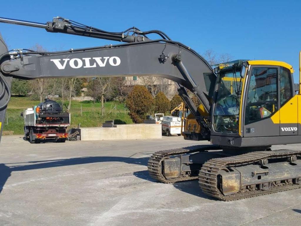 Volvo EC220ENL Photo 1