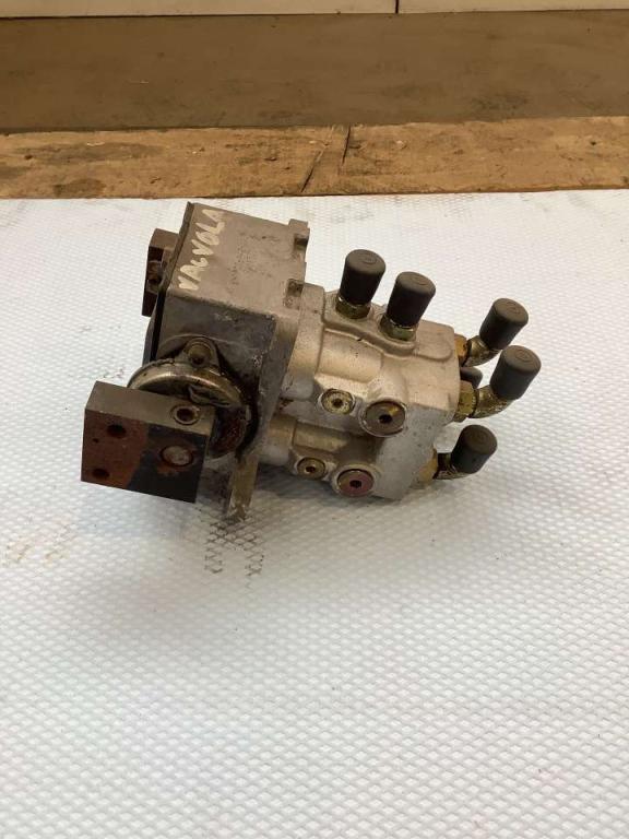 Vanne de commande d’avancement pour Hitachi ZX135US Photo 1