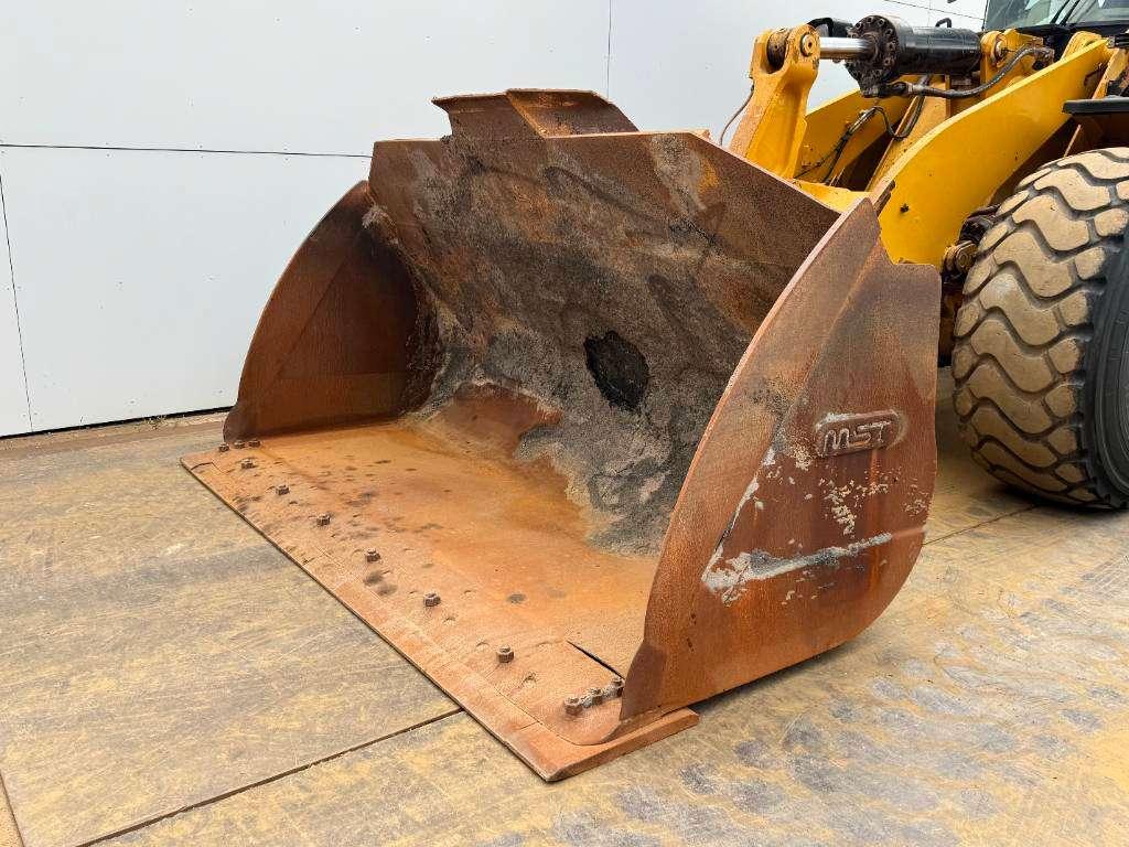 Caterpillar 972M - Weight System / Backup Camera Photo 15