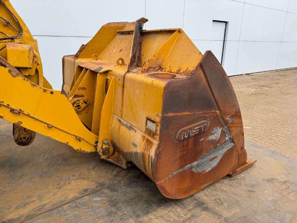 Caterpillar 972M - Weight System / Backup Camera Photo 17
