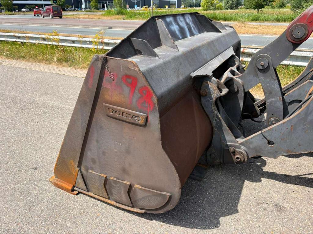 Volvo L90H Photo 10