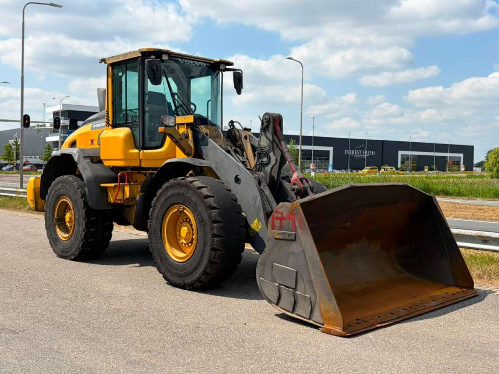 Volvo L90H Photo 7