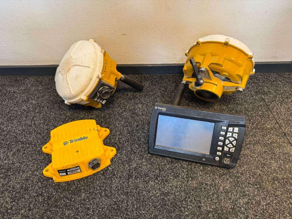 Trimble 3D GPS System CB460 Photo 1