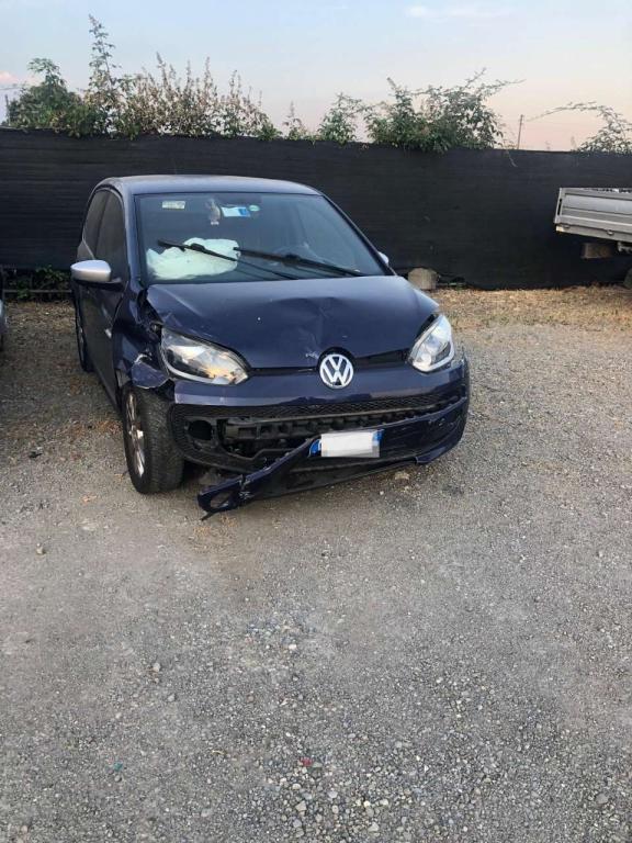 Volkswagen UP! Photo 3