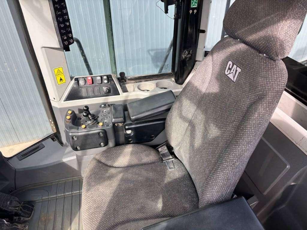 Caterpillar 966M Photo 26