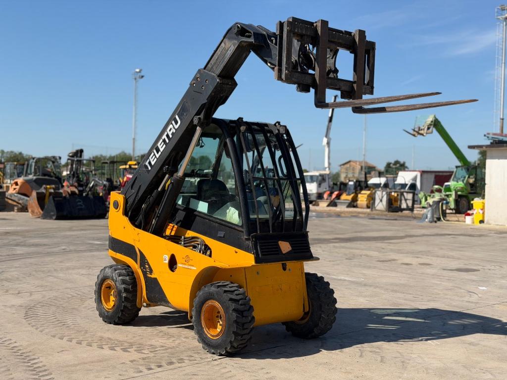 JCB TELETRUK 30D Photo 2