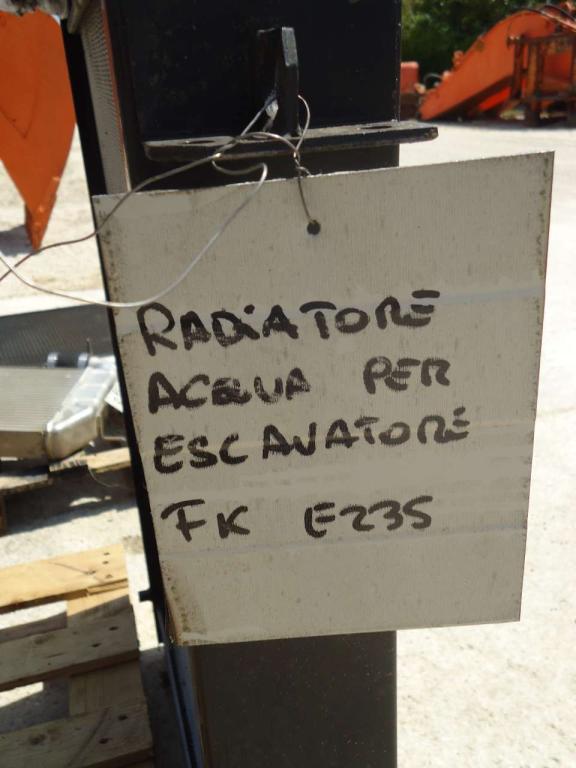 Radiateur eau pour Fiat Kobelco E235 Photo 3
