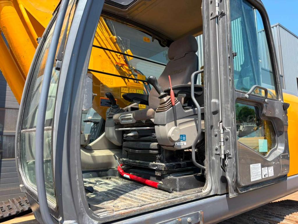 Hitachi ZX350LCN-3 Photo 19