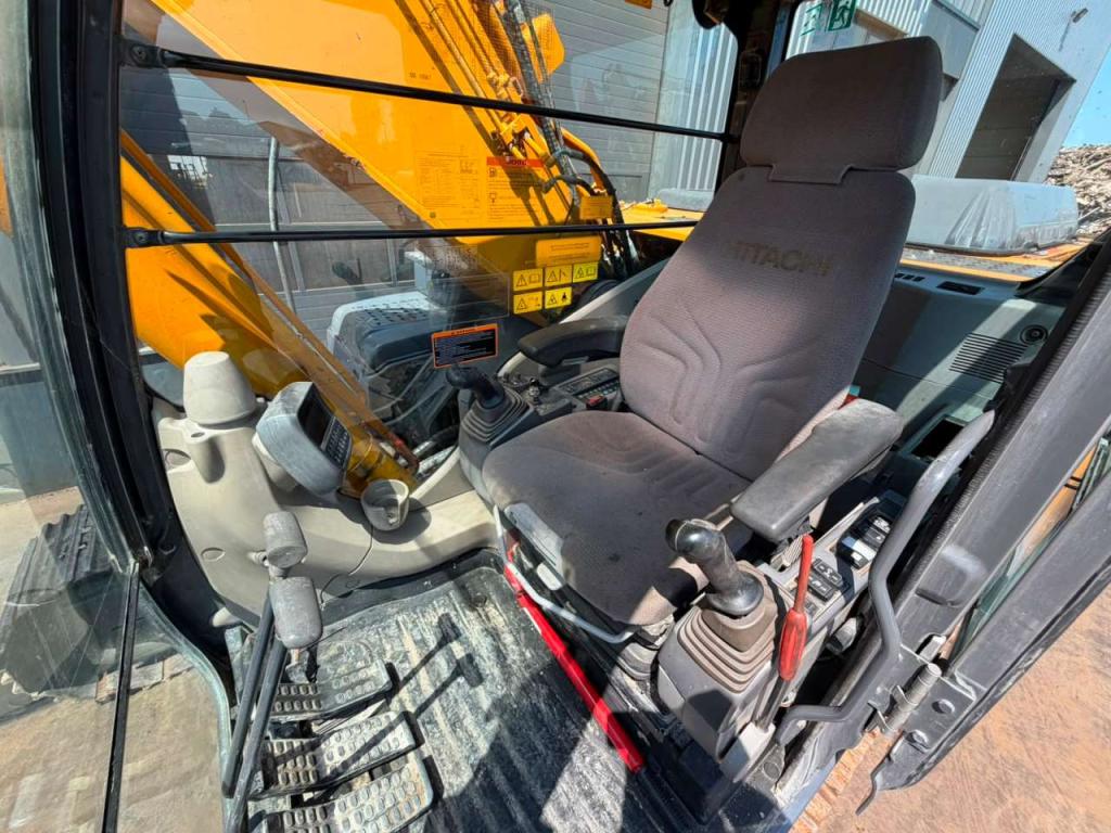 Hitachi ZX350LCN-3 Photo 20