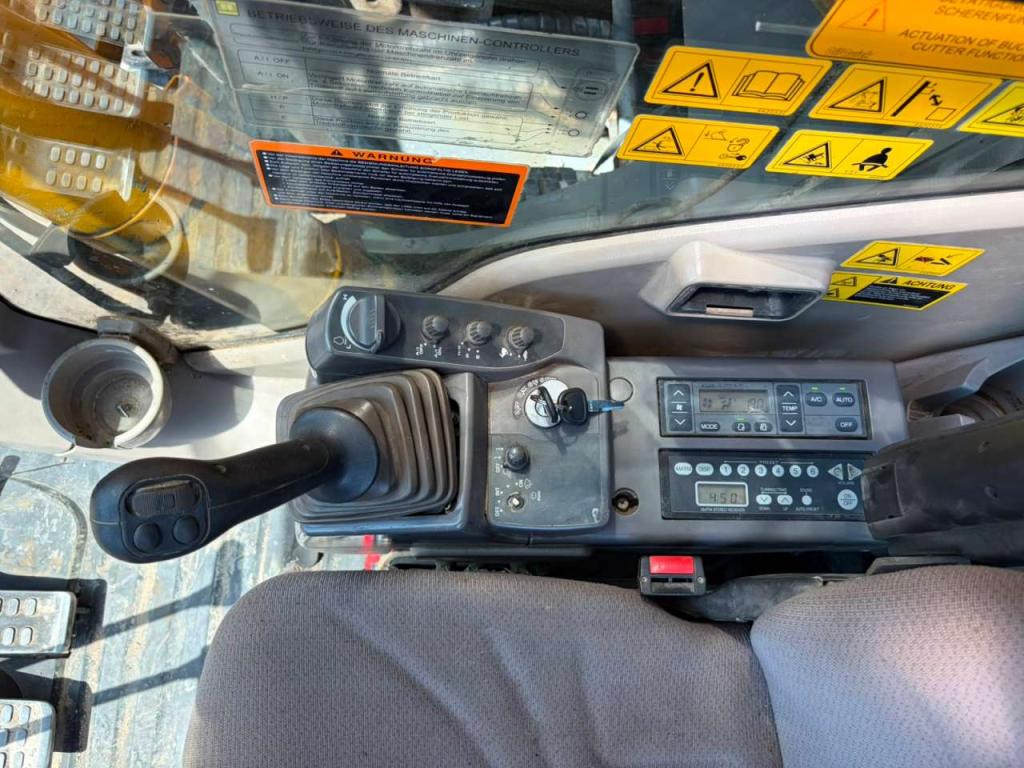 Hitachi ZX350LCN-3 Photo 21