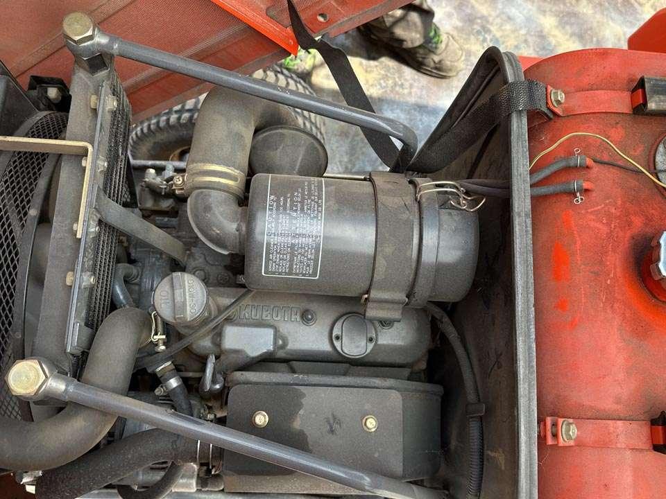 Kubota F2400 4X4 Photo 11