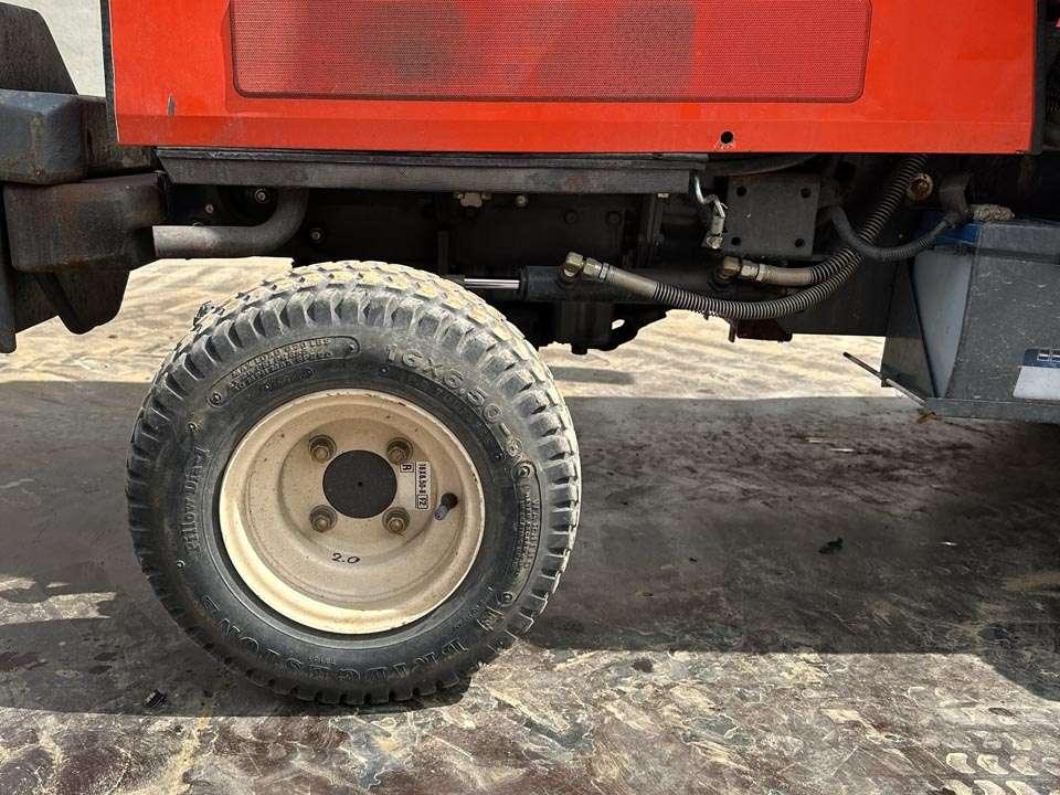 Kubota F2400 4X4 Photo 4
